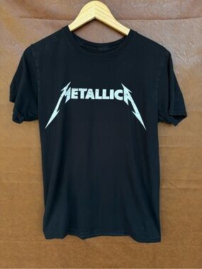 Metallica T Shirt Mens Medium Black White Logo Graphic Tee Heavy Metal Band